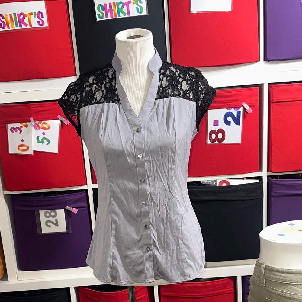 Express Elite Stretch Gray Blouse with Black Lace